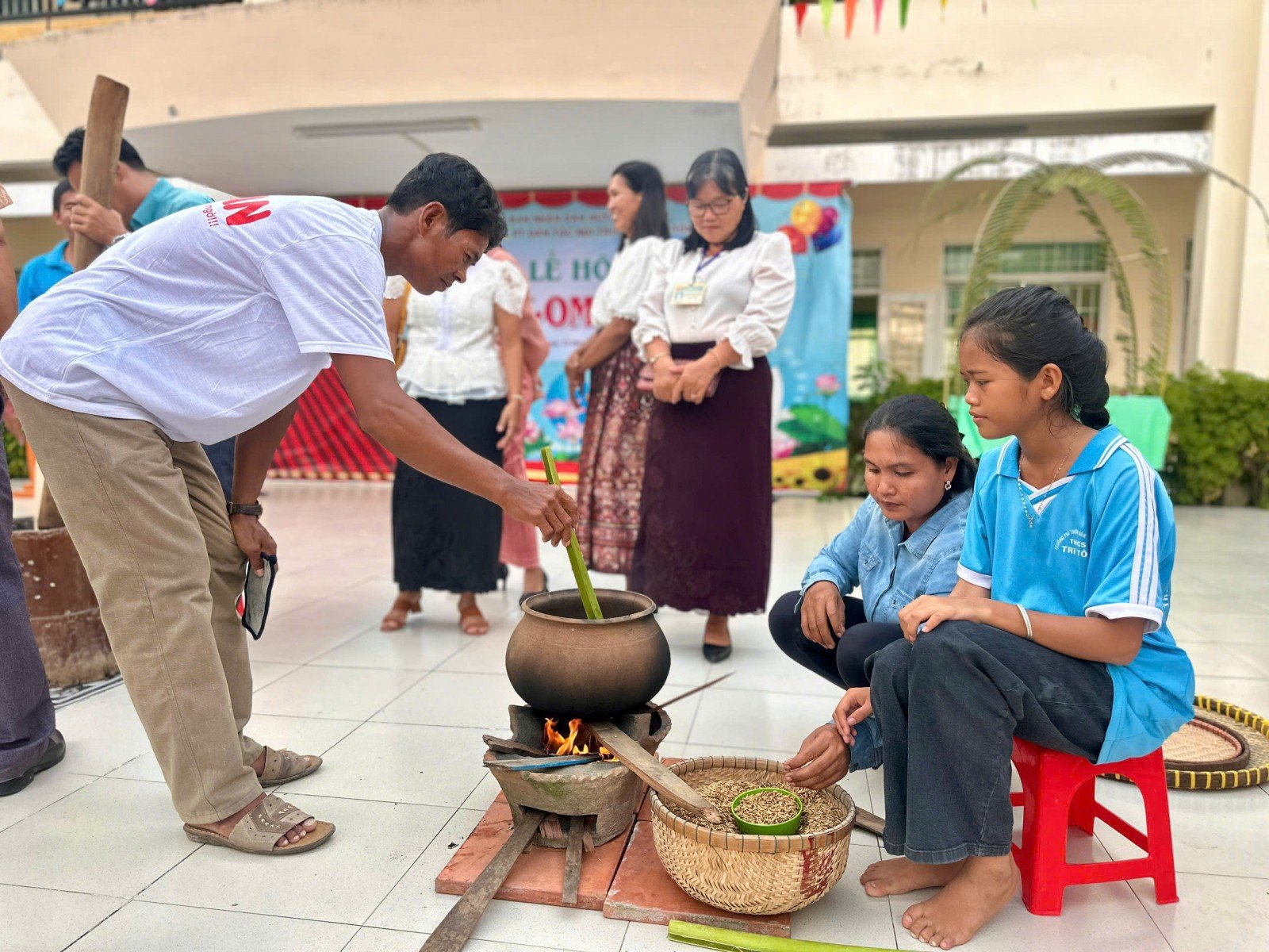 Den 1 november anordnade O Lam-kommunen tävlingen