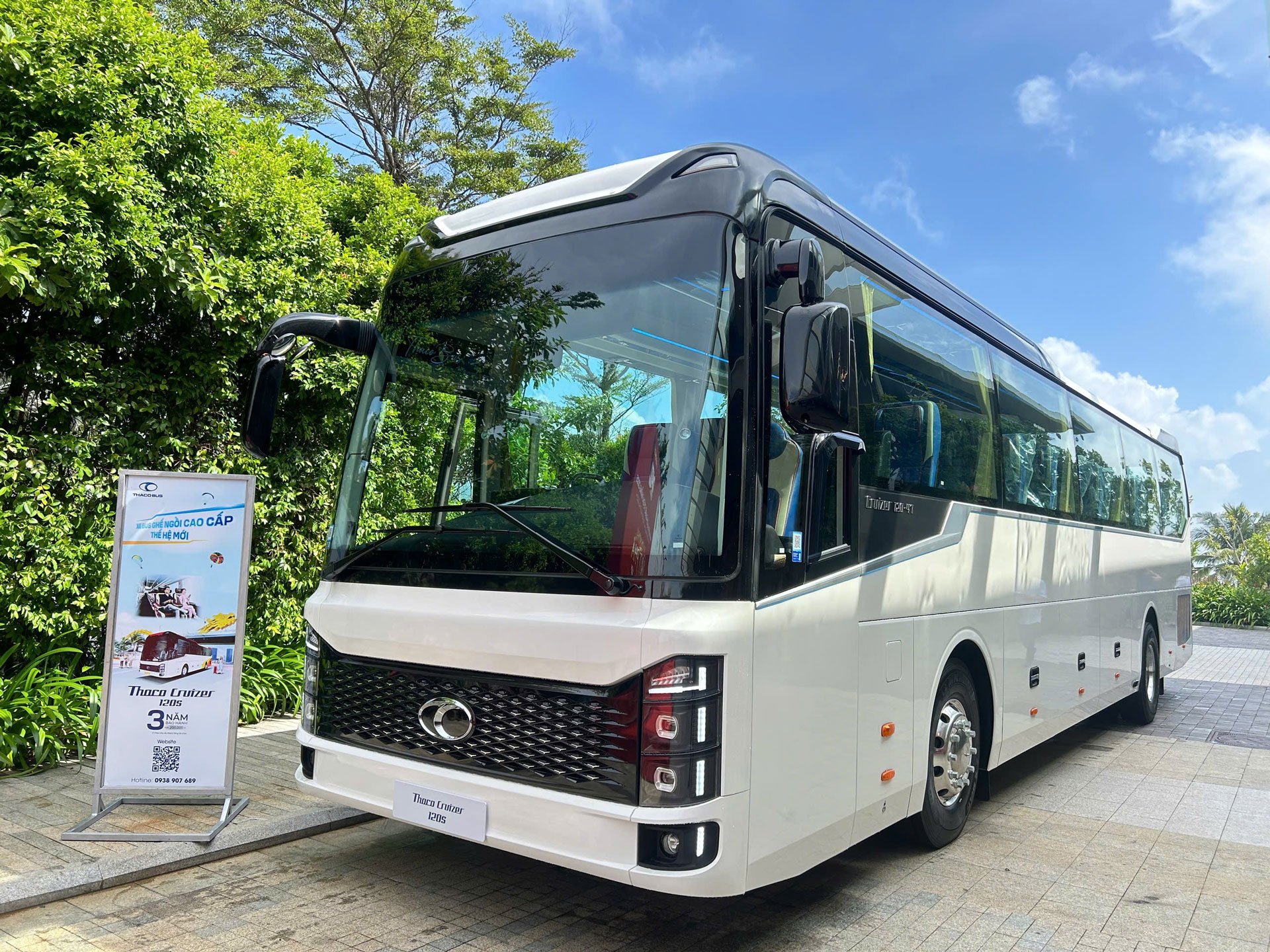 bus-cruizer-120s-at-da-nang-toerisme-festival-2025-1