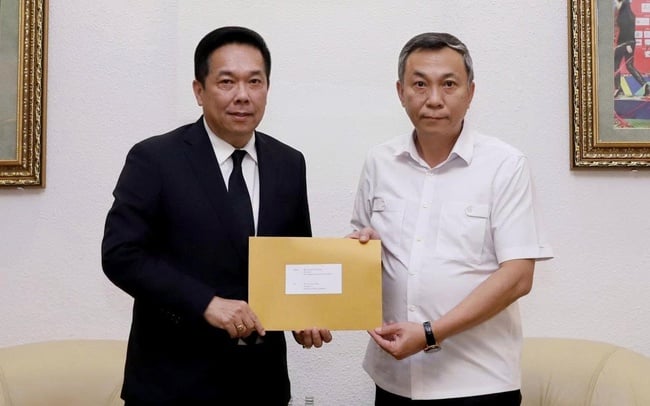 VFF informerar om arbetsmötet med Thailands fotbollsförbund (FAT) efter händelsen med förväxling av nationalflaggan - Foto 1. VFF thông tin về buổi làm việc với Liên đoàn Bóng đá Thái Lan (FAT) sau sự cố nhầm Quốc kỳ - Ảnh 1.