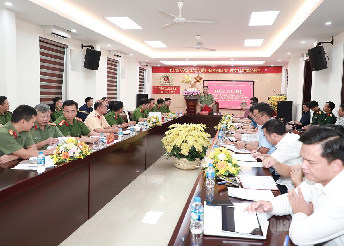 Aperçu de la conférence visant à déployer le plan d'exercices de lutte contre les incendies et de sauvetage au niveau provincial.