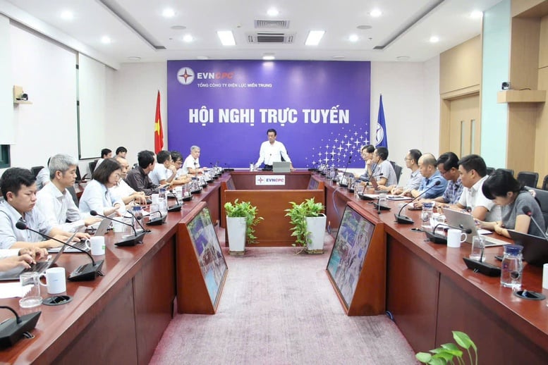 EVNCPC huy động toàn lực khắc phục sự cố điện do mưa lũ- Ảnh 3.