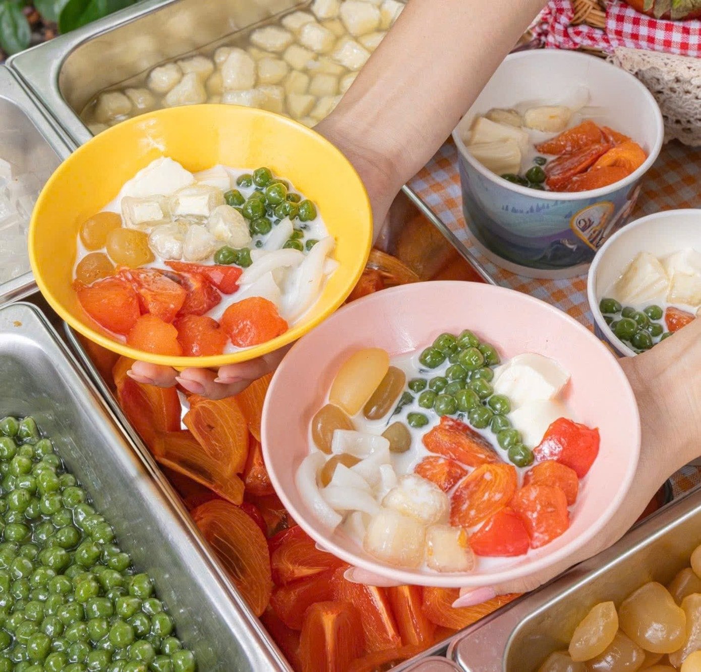 Desserträtt med många olika pålägg som kunderna kan välja efter sina preferenser. (Foto: Chang Hi Creative Dessert Shop)