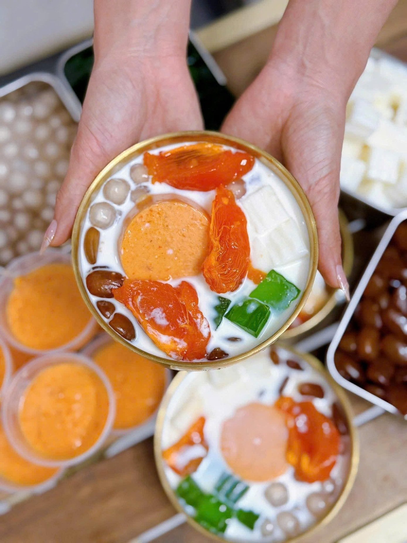 Söt soppa förvandlas med rosa flan. (Foto: Thanh Thuy)