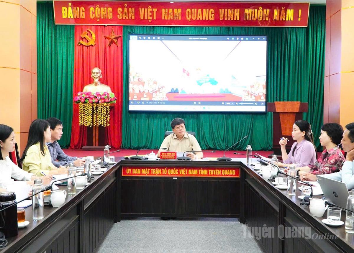 Головував на засіданні товариш Ха Чунг Кієн, член Постійного комітету провінційної партії, постійний заступник голови провінційного комітету Вітчизняного фронту В'єтнаму.