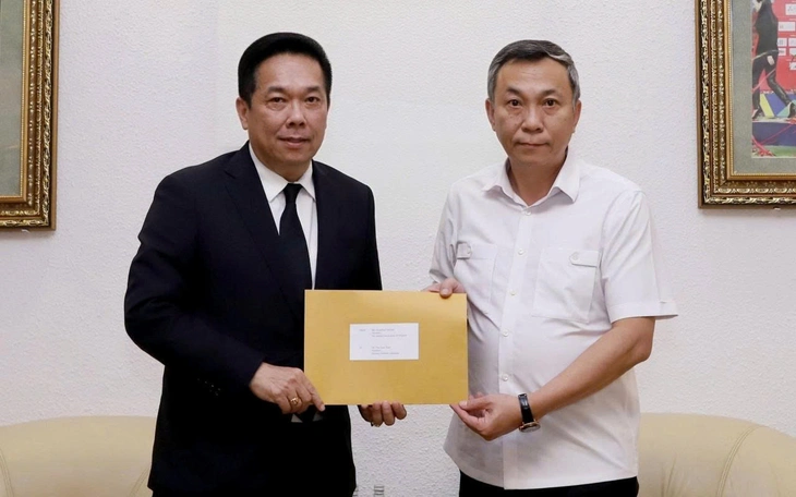 Đại diện Liên đoàn Bóng đá Thái Lan sang Việt Nam xin lỗi vụ nhầm quốc kỳ - Ảnh 1.