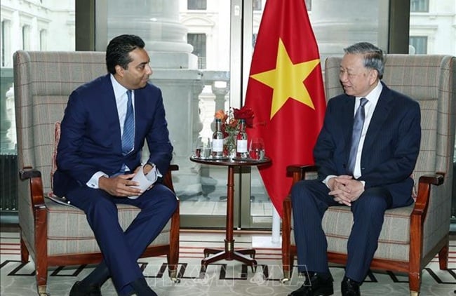 Tổng Bí thư tiếp Tổng giám đốc kiêm Giám đốc Khối Khách hàng Doanh nghiệp và Đầu tư, Ngân hàng Standard Charter