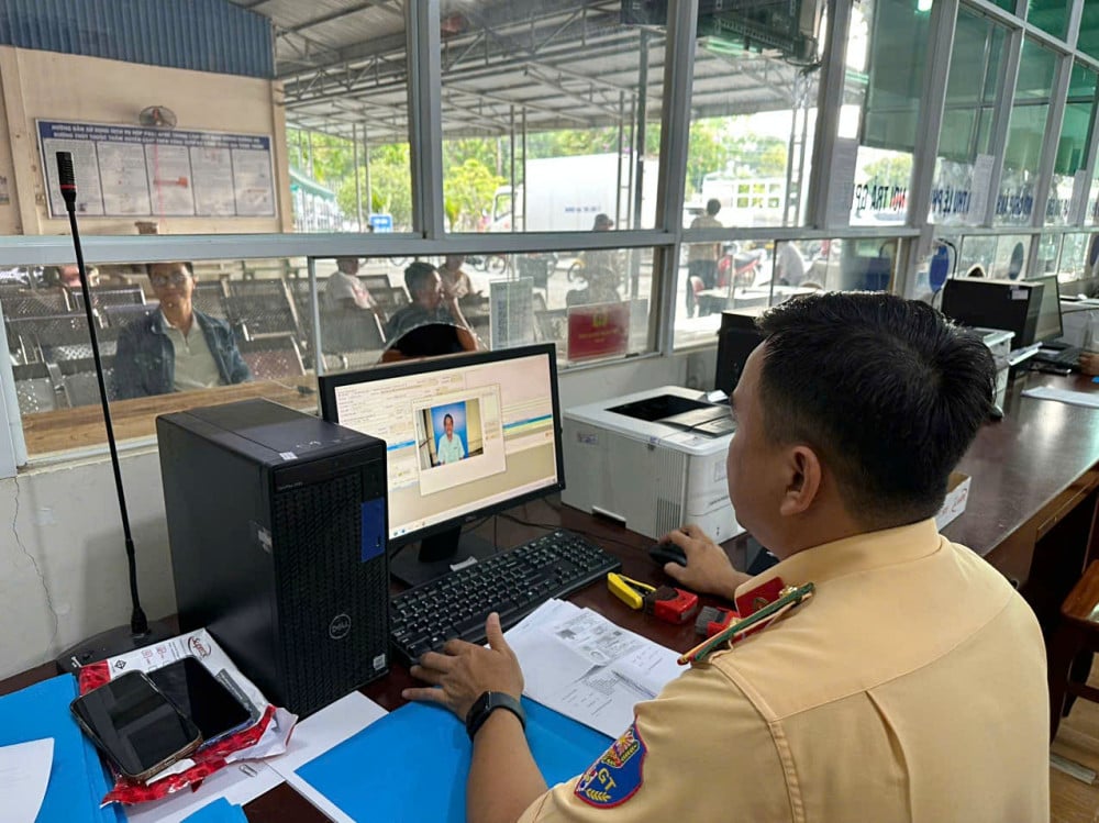 Uppmuntra omvandling av körkort till PET-plastkort