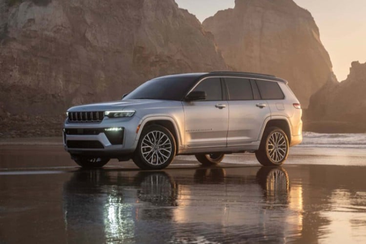 ອີງຕາມການປະກາດຂອງ Stellantis, ບໍລິສັດແມ່ຂອງ Jeep, 2026 Grand Cherokee ໄດ້ຖືກຕິດຕັ້ງດ້ວຍເຄື່ອງຈັກ 2.0L Hurricane 4 Turbo, ມີຄວາມສາມາດສູງສຸດຂອງ 324 ແຮງມ້າແລະ 450 Nm ຂອງແຮງບິດ. ຕົວເລກນີ້ເຮັດໃຫ້ເຄື່ອງຈັກໃຫມ່ມີກໍາລັງແຮງຫຼາຍກ່ວາເຄື່ອງຈັກ 2.0L turbocharged ເກົ່າປະມານ 20%, ໃນຂະນະທີ່ປະຫຍັດນໍ້າມັນຫຼາຍກວ່າ 10%. 9-1103.jpg