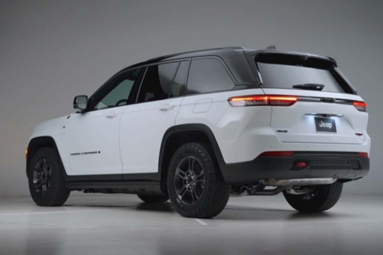 ອັດຕາສ່ວນການບີບອັດ 12: 1 ຊ່ວຍໃຫ້ເຄື່ອງຈັກເຮັດວຽກໄດ້ດີທີ່ສຸດເຖິງແມ່ນວ່າຈະໃຊ້ນໍ້າມັນເຊື້ອໄຟ RON 87 (ນໍ້າມັນແອັດຊັງປົກກະຕິ), ເຮັດໃຫ້ຄ່າໃຊ້ຈ່າຍໃນການດໍາເນີນງານສົມເຫດສົມຜົນຫຼາຍ. ອີງຕາມການ Jeep, 90% ຂອງແຮງບິດສູງສຸດແມ່ນຮັກສາຢູ່ໃນລະດັບຂອງ 2,600 ຫາ 5,600 rpm ແລະເຖິງ 100% ຈາກ 3,000 ຫາ 4,500 rpm, ຫມັ້ນສັນຍາການເລັ່ງກ້ຽງແລະມີອໍານາດ. 4-7666.jpg