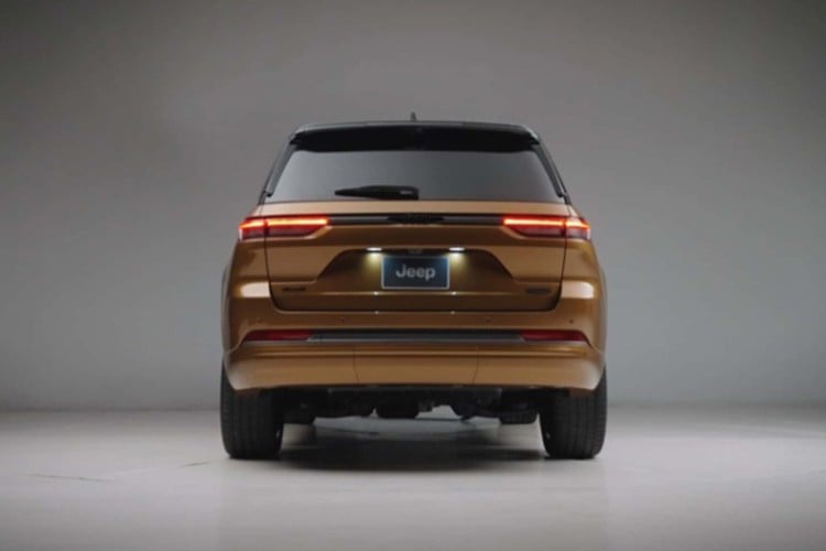 Jeep ກໍາລັງເພີ່ມສີໃຫມ່ສາມສີສໍາລັບ 2026: Steel Blue, Copper Shino, ແລະ Fathom Blue, ໃຫ້ລູກຄ້າມີທາງເລືອກໃນການປັບແຕ່ງສ່ວນບຸກຄົນຫຼາຍຂຶ້ນ. Jeep ຍັງບໍ່ໄດ້ປະກາດລາຄາຢ່າງເປັນທາງການສໍາລັບ 2026 Grand Cherokee. 7-7754.jpg