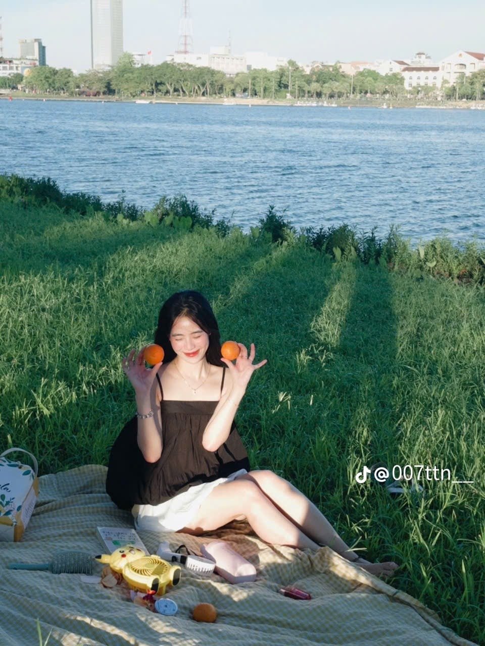 Încă un colț poetic în parcul Le Loi, lângă arborele cu licurici.