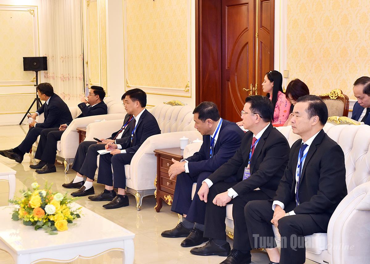 Delegados da província de Tuyen Quang participaram da reunião com o Secretário do Comitê Provincial do Partido de Yunnan.