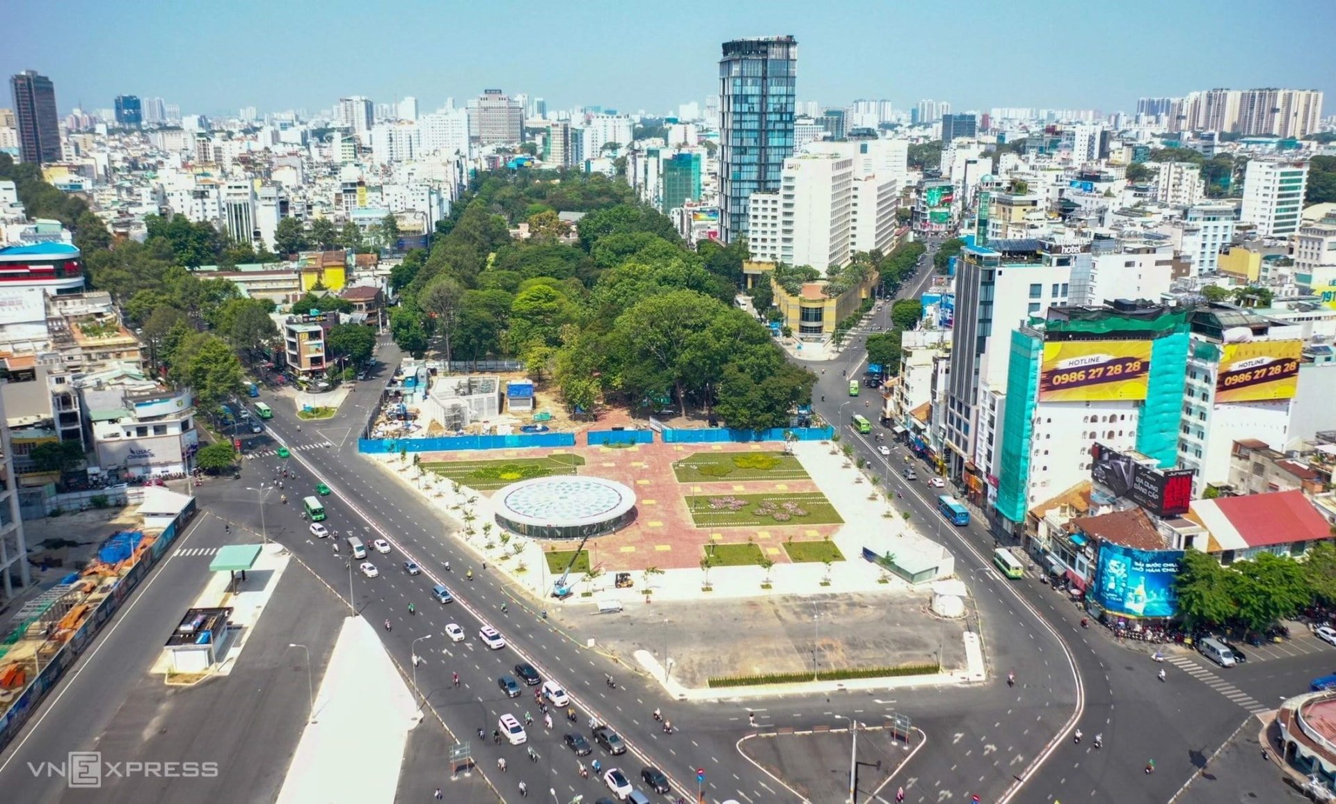 منطقه داخل ایستگاه متروی بن تان، نقطه اتصال مرکزی شبکه متروی شهر هوشی مین.