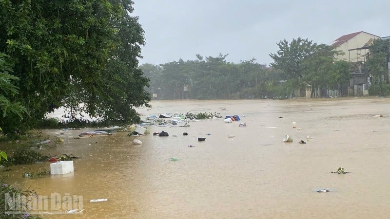 Árvizek után nagy mennyiségű háztartási hulladék kerül az utcákra és a folyókba, és hamarosan kezelni kell.