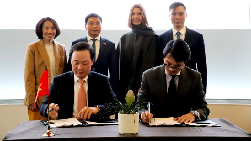 Kementerian Keuangan Vietnam menandatangani Nota Kesepahaman tentang kerja sama dengan JP Morgan Bank - salah satu lembaga keuangan terkemuka di dunia.