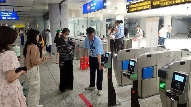 Từ ngày 1-11, tuyến Metro số 1 ngừng bán vé giấy chứa mã QR