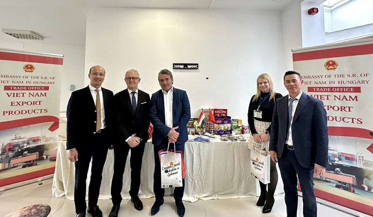 Vietnam-Hungary Trade Promotion Seminar in Szeged: Strongly promoting business cooperation between the two countries Hội thảo xúc tiến thương mại Việt Nam-Hungary tại Szeged: Thúc đẩy mạnh mẽ hợp tác doanh nghiệp hai nước