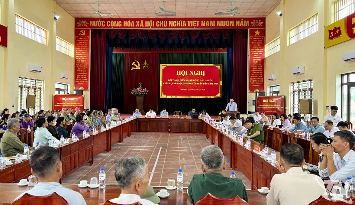 Комуна Дьєм Тхуй організувала діалог з людьми щодо проекту видобутку піску в цьому районі. Фото Ха Тханга.