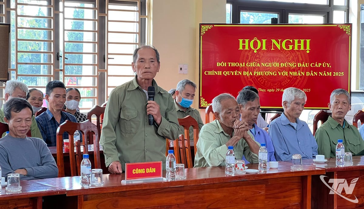 Постраждалі люди виступають на діалозі.