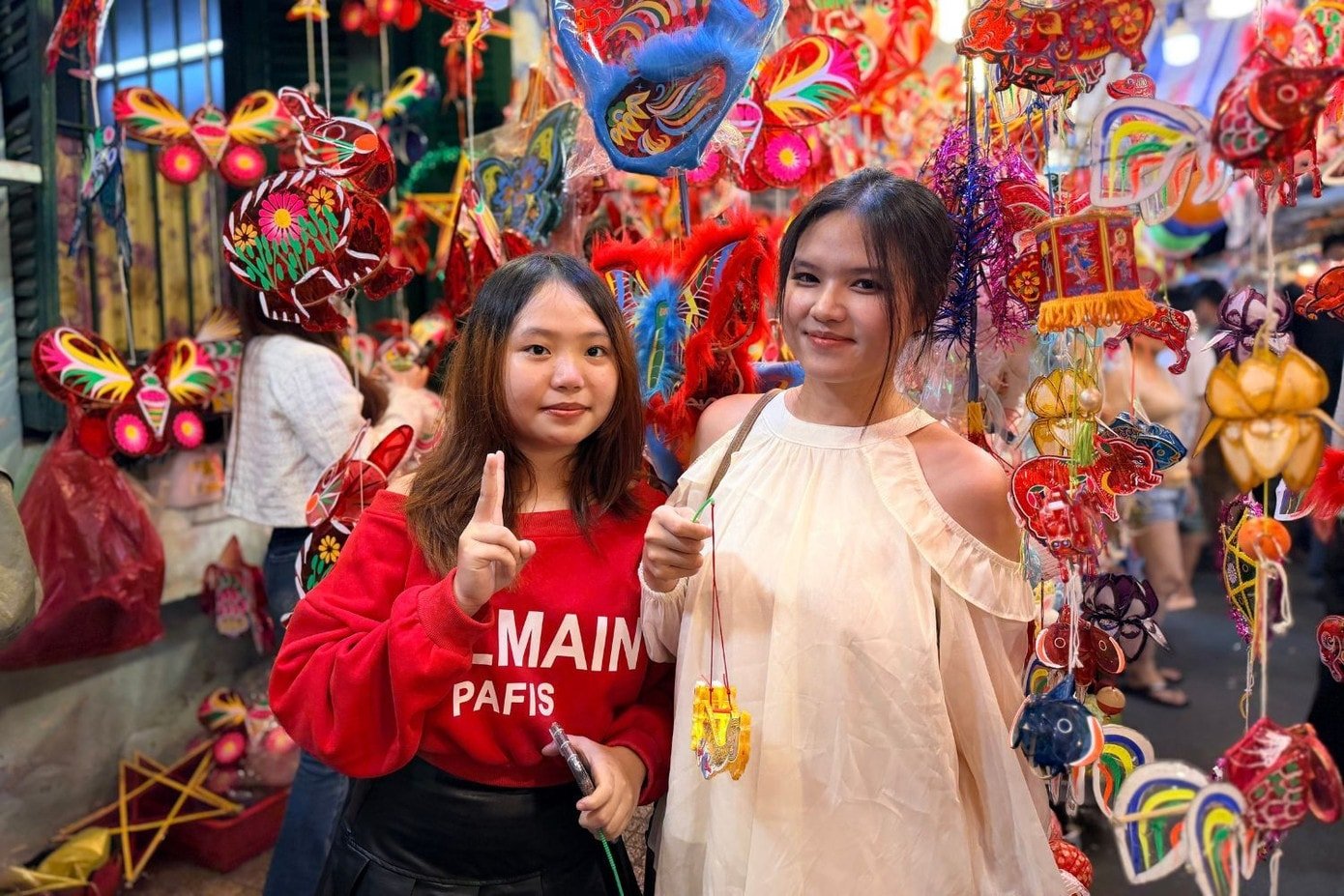 Gen Z có thể tranh thủ đến sớm để có được góc chụp ưng ý.