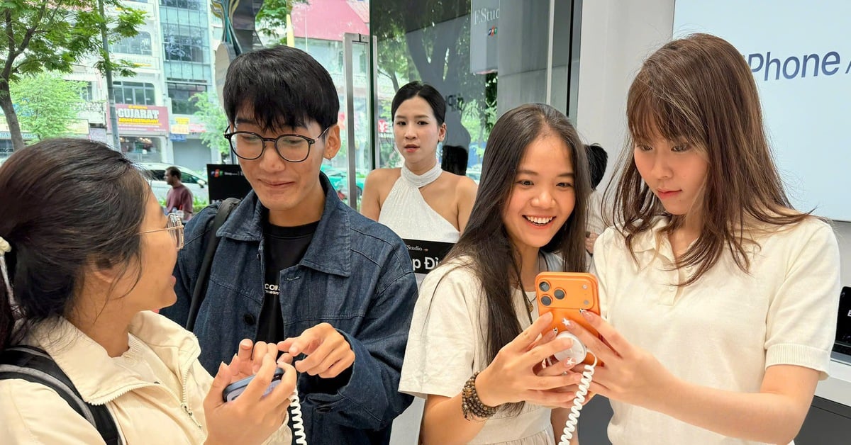 'Cơn sốt' iPhone 17 bản cao cấp Pro Max: Khách Việt dồn dập săn mua, chuỗi bán lẻ gom đậm cỡ nào?