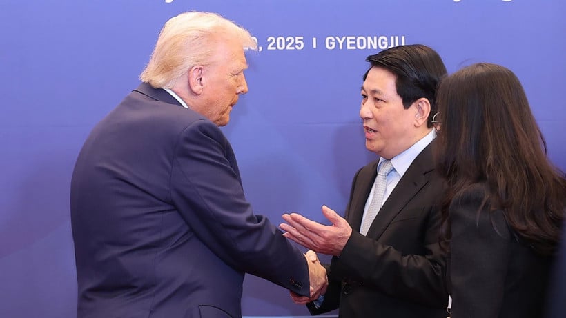 Presiden Luong Cuong dengan Presiden AS Donald Trump. (Foto: LAM KHANH/VNA)