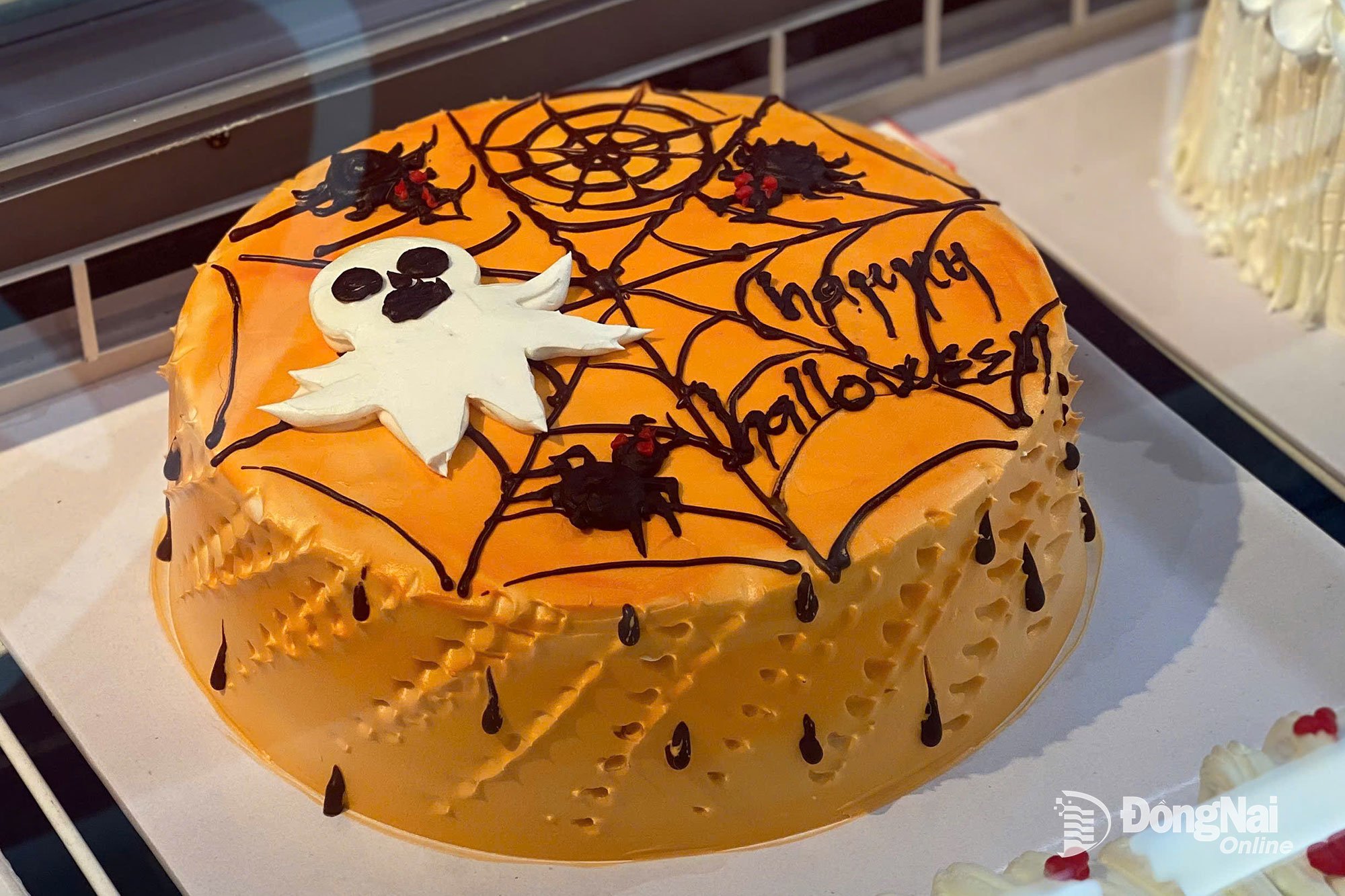 Τούρτες με διασκεδαστικά σχήματα για να γιορτάσουμε το Halloween. Φωτογραφία: Thuy Tien