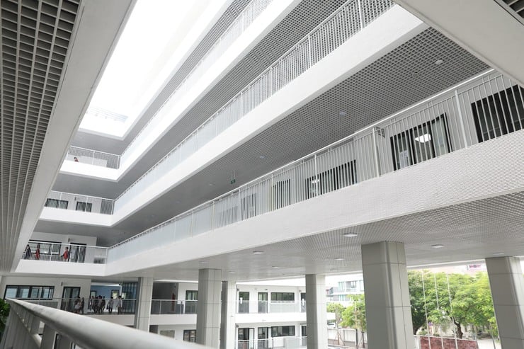 Un alt liceu spațios, modern și sincron în cartierul Yen So - Fotografia 2. Thêm một trường THPT khang trang, hiện đại, đồng bộ tại phường Yên Sở- Ảnh 2.