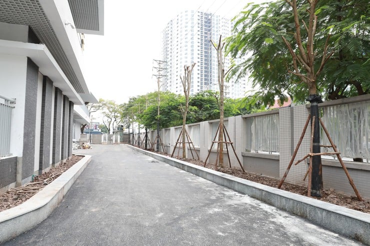 Un alt liceu spațios, modern și sincron în cartierul Yen So - Fotografia 9. Thêm một trường THPT khang trang, hiện đại, đồng bộ tại phường Yên Sở- Ảnh 9.