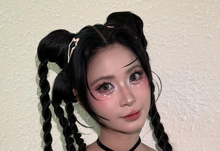 ເມື່ອນາງເປີດເຜີຍຄວາມງາມທີ່ແທ້ຈິງຂອງນາງ, ນາງໄດ້ພິສູດຢ່າງໄວວາວ່ານາງບໍ່ພຽງແຕ່ມີພອນສະຫວັນເທົ່ານັ້ນ, ແຕ່ຍັງສວຍງາມທີ່ສຸດ. quy-2.png