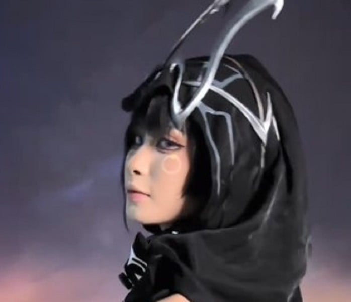 ບໍ່ດົນມານີ້, cosplay ຂອງນາຍພົນ Azzen'Ka ໃນ Lien Quan Mobile ໄດ້ຊ່ວຍໃຫ້ນາງສ້າງພາຍຸໃນເຄືອຂ່າຍສັງຄົມ. quy-3.png