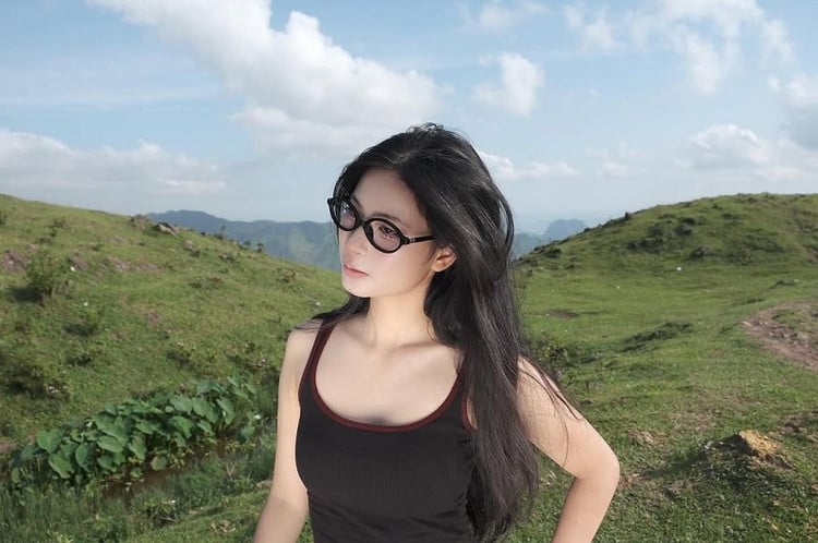 ຜູ້ຫຼິ້ນເກມຫຼາຍຄົນຍັງເວົ້າຕະຫຼົກວ່າເຂົາເຈົ້າຢາກຫຼິ້ນແຊ້ມນີ້ທັນທີ ເພາະ Quynh Bei ງາມຫຼາຍ. quy-6.png