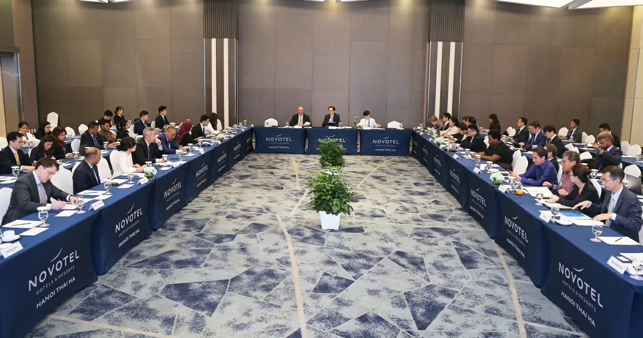 ទិដ្ឋភាពទូទៅនៃសន្និសីទពិគ្រោះយោបល់ថ្នាក់តំបន់អាស៊ីប៉ាស៊ីហ្វិក លើសន្និសីទពិនិត្យសន្ធិសញ្ញាស្តីពីការមិនរីកសាយភាយអាវុធនុយក្លេអ៊ែរ ដែលប្រព្រឹត្តទៅនៅទីក្រុងហាណូយ។ (រូបថត៖ Jackie Chan) Toàn cảnh Hội nghị tham vấn khu vực Châu Á-Thái Bình Dương về Hội nghị kiểm điểm Hiệp ước Không phổ biến vũ khí hạt nhân diễn ra tại Hà Nội. (Ảnh: Thành Long)