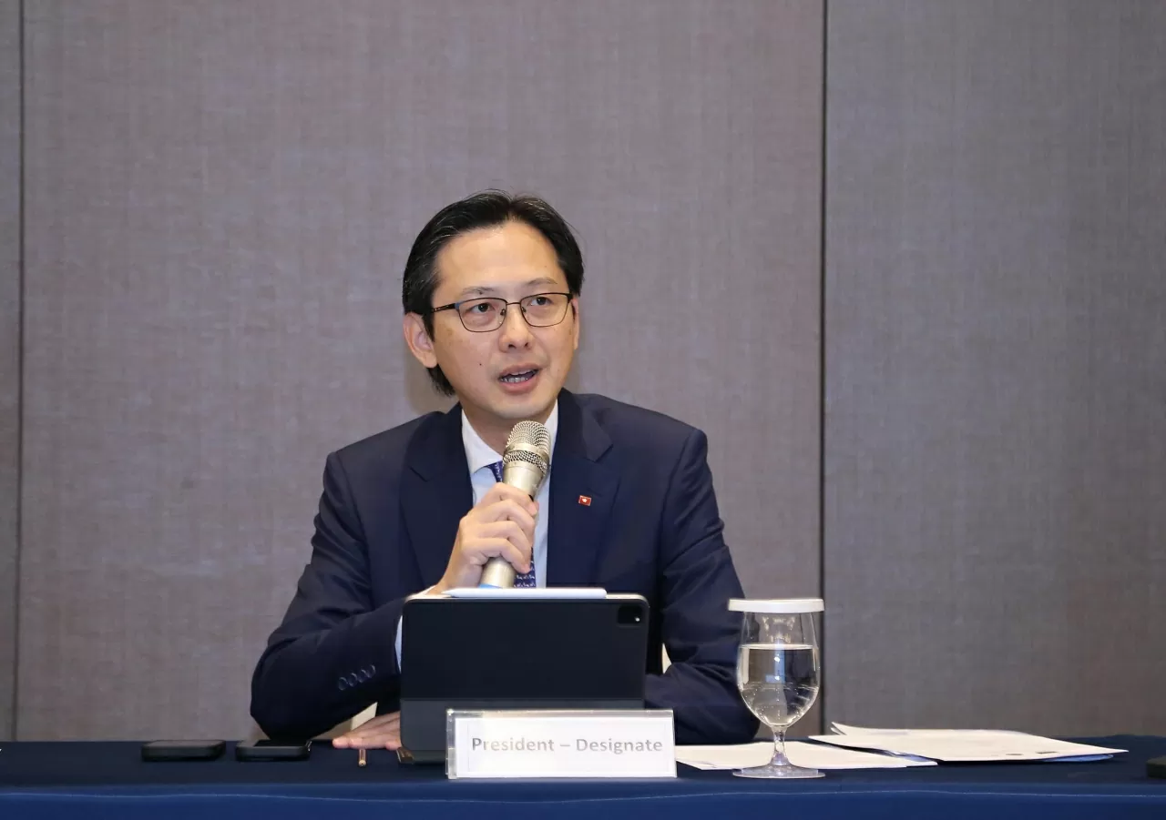 ឯកអគ្គរដ្ឋទូត Do Hung Viet ថ្លែងមតិក្នុងសន្និសីទ។ (រូបថត៖ Thanh Long) Đại sứ Đỗ Hùng Việt phát biểu tại Hội nghị. (Ảnh: Thành Long)