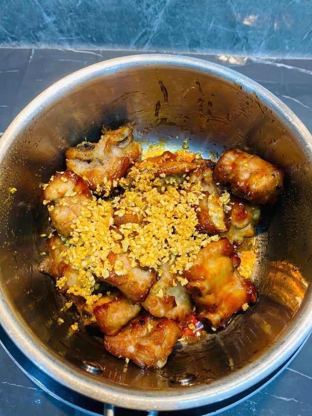 ម្ដាយល្អប្រាប់ពីវិធីធ្វើឆ្អឹងជំនីរឆ្ងាញ់សម្រាប់គ្រួសារទាំងមូល ដើម្បីប្ដូររសជាតិក្នុងថ្ងៃត្រជាក់ - រូបថត ៥. Mẹ đảm mách cách làm sườn giòn ngon cho cả nhà đổi vị ngày trời lạnh - Ảnh 5.