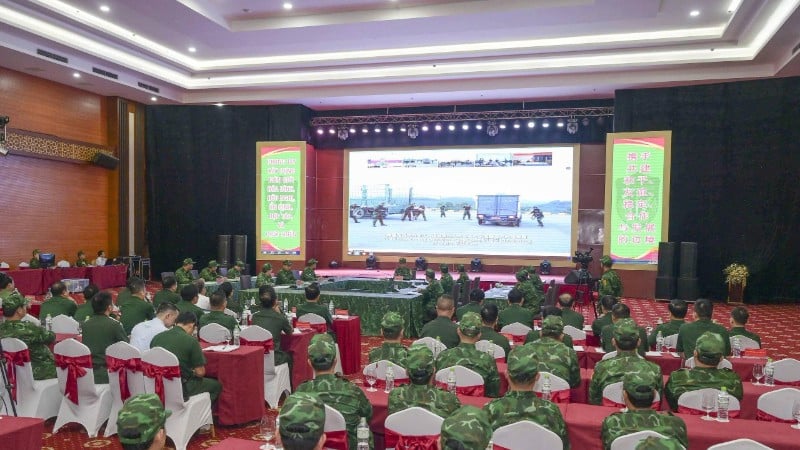 不法出入国防止のための合同訓練の様子。