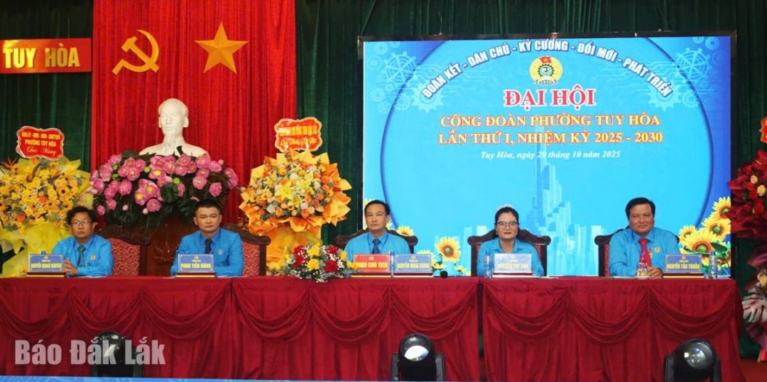 Presidiet leder kongressen.