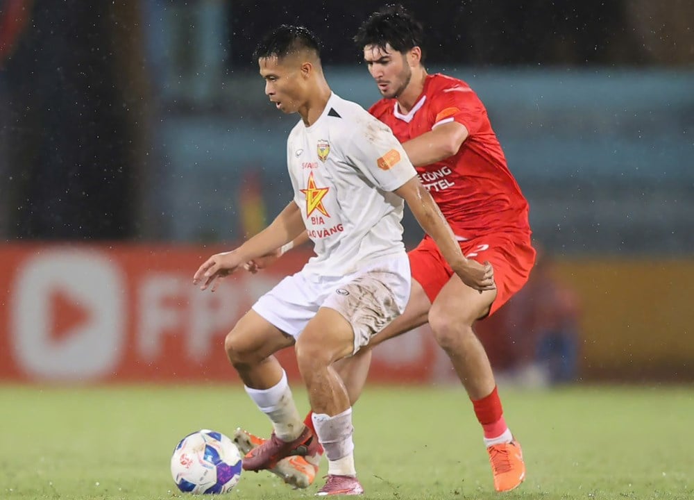 មតិលើការប្រកួត Ha Tinh vs PVF-CAND, 6:00 p.m. ថ្ងៃទី 3 ខែតុលា: ដំណើរកម្សាន្តដោយព្យុះ - រូបថត 2