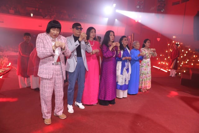 NSND Kim Cương, Minh Vương xúc động khi được tri ân trong ngày giỗ Tổ sân khấu- Ảnh 5.