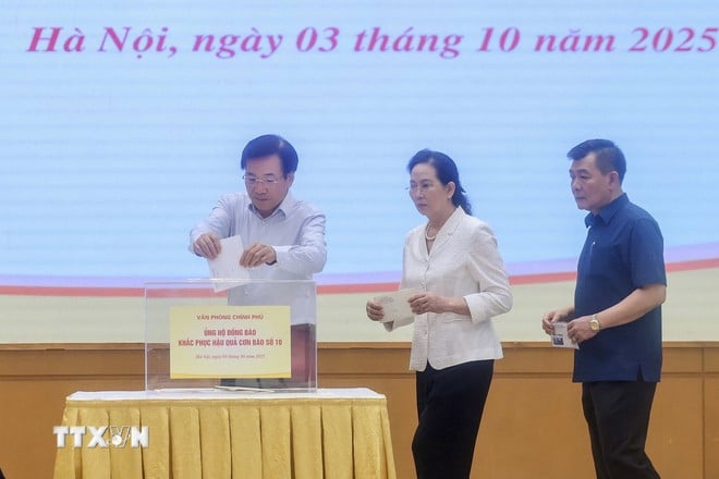 ttxvn-thu-tuong-ung-ho-bao-lu-4.jpg