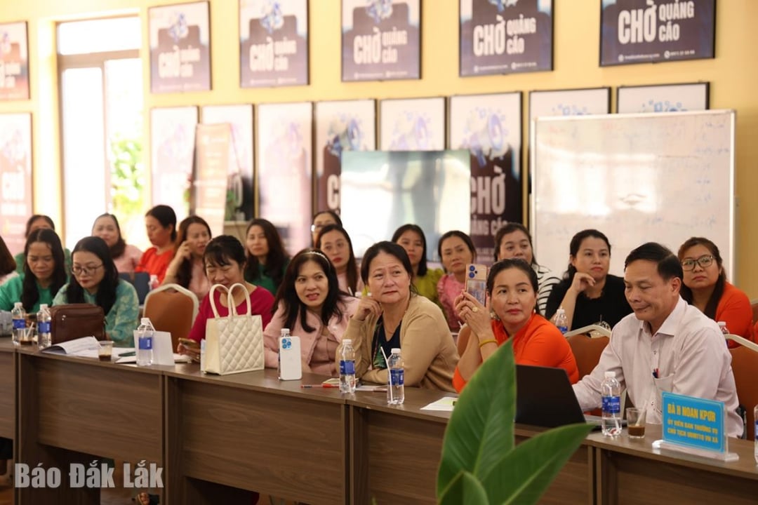 ຜູ້ແທນປະຕິບັດຕາມເນື້ອຫາທີ່ແບ່ງປັນໂດຍລໍາໂພງ.