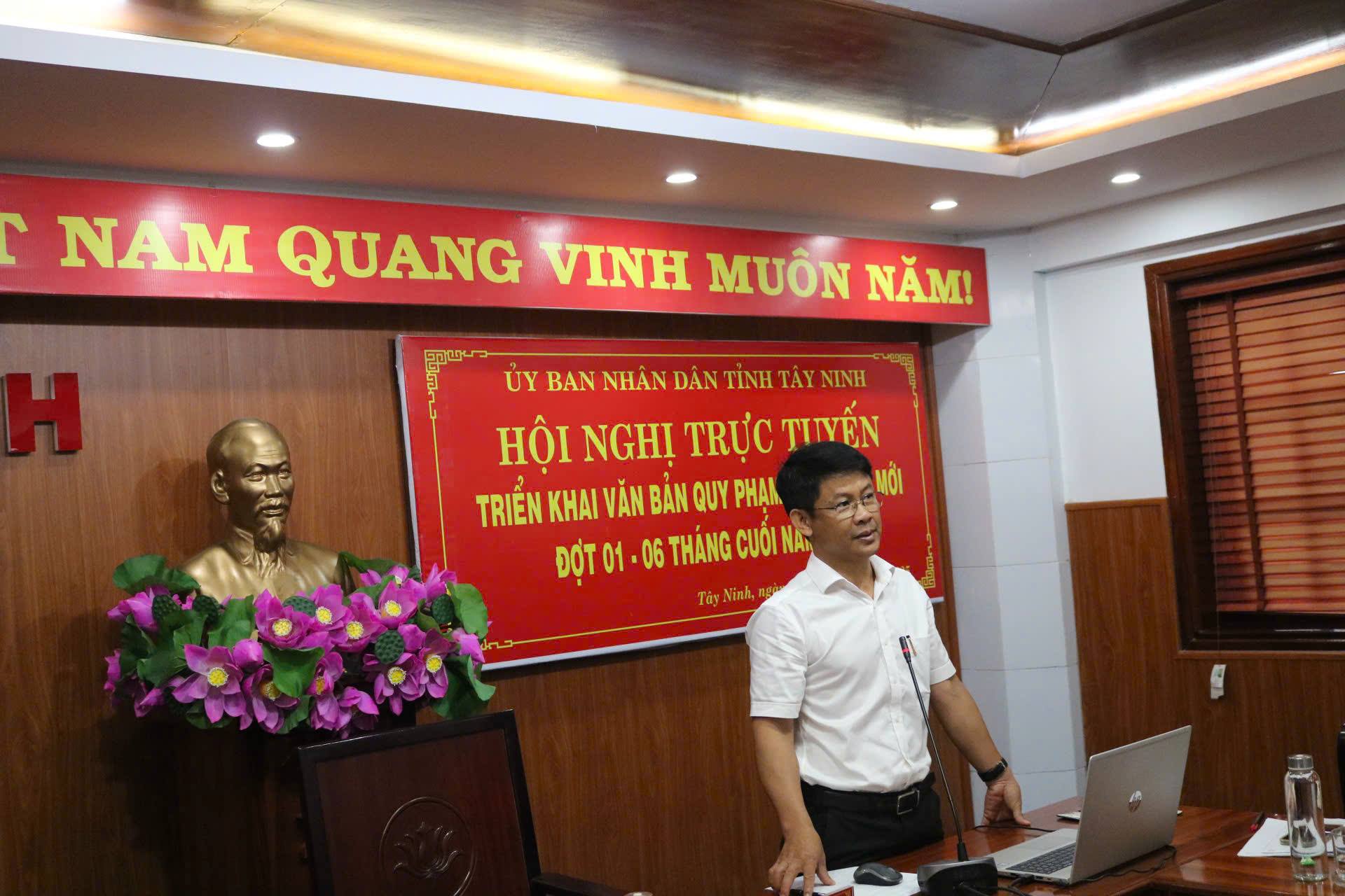 អង់គ្លេស៖ ព័ត៌មាន