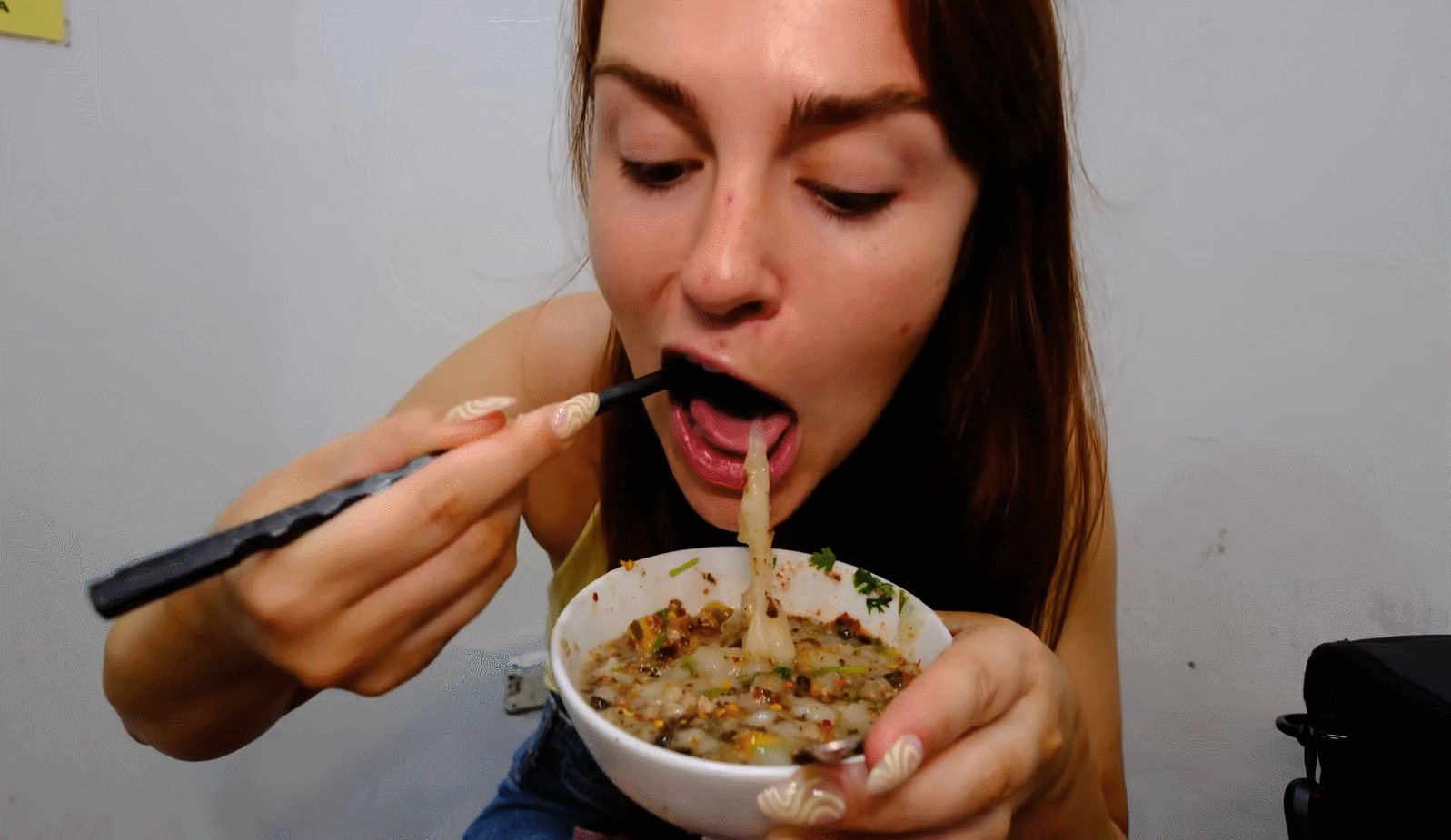 មេដៃក្តៅនំខេក.gif
