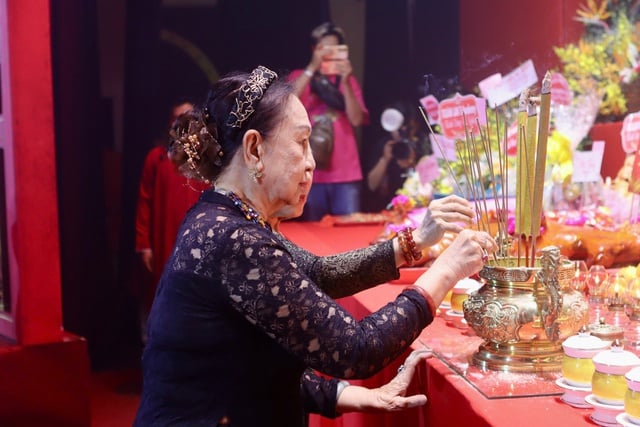 NSND Kim Cương, Minh Vương xúc động khi được tri ân trong ngày giỗ Tổ sân khấu- Ảnh 6.