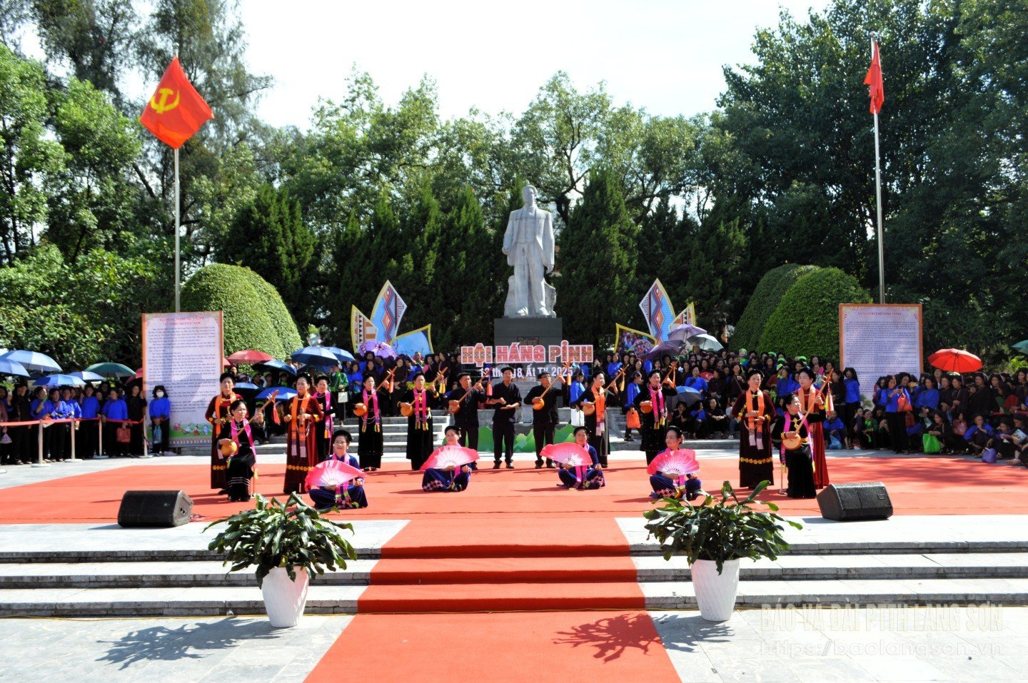 ការសម្តែងពិសេសរបស់ Then ច្រៀង និង Tinh lute នៅក្នុងកម្មវិធី
