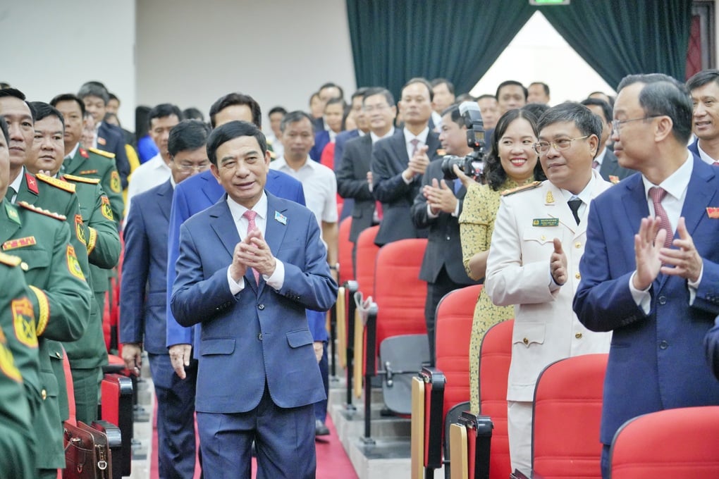 Đại tướng Phan Văn Giang dự khai mạc Đại hội Đảng bộ tỉnh An Giang lần I - 1