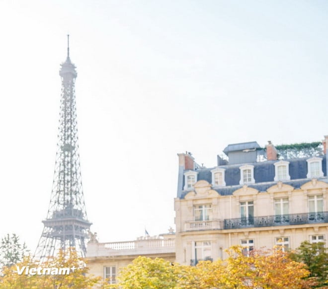 vnp-0310-thap-eiffel-6.jpg