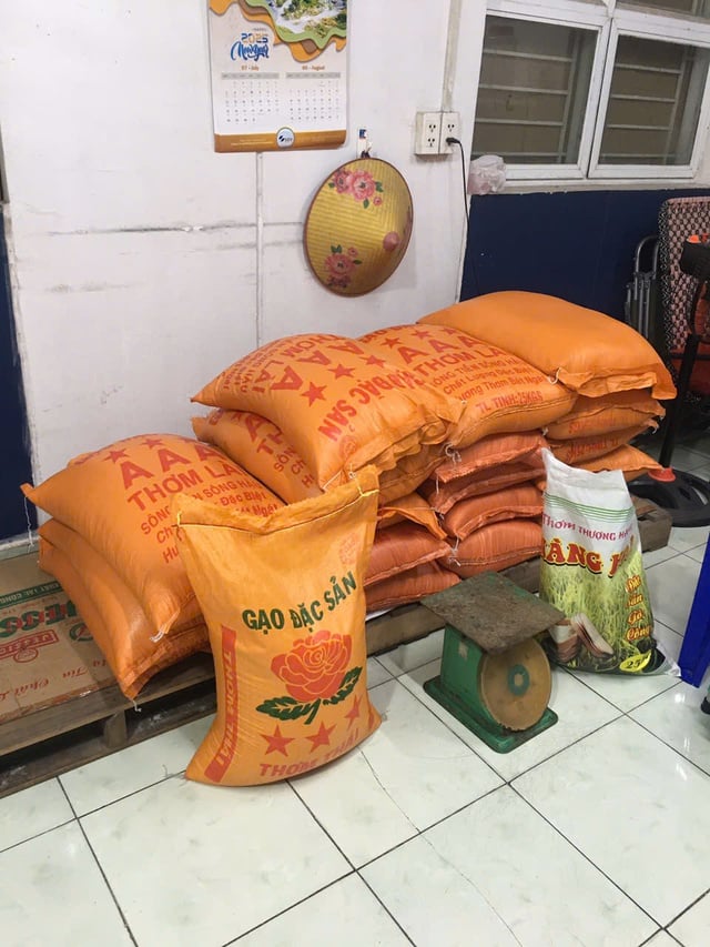 'Nồi cháo tình thương' mang hơi ấm sẻ chia đến bệnh nhân nghèo- Ảnh 3.