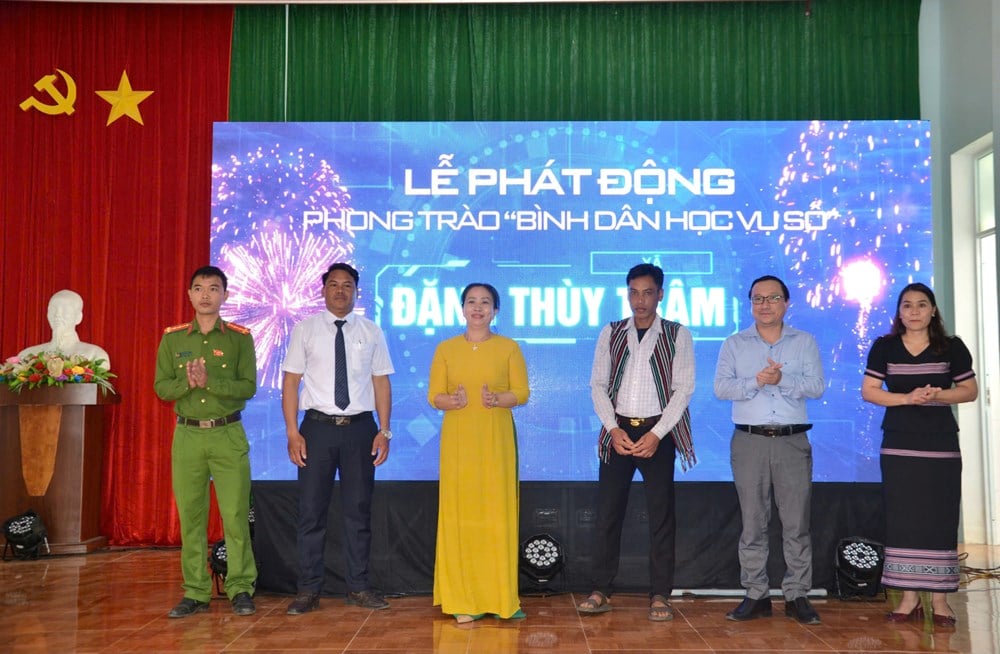 ການ​ຫັນ​ເປັນ​ດິ​ຈິ​ຕອນ​ພາ​ໃຫ້​ປະ​ຊາ​ຊົນ​ຢູ່​ເຂດ​ພູ​ດອຍ​ເຂົ້າ​ໃກ້​ກັນ - ຮູບ 3