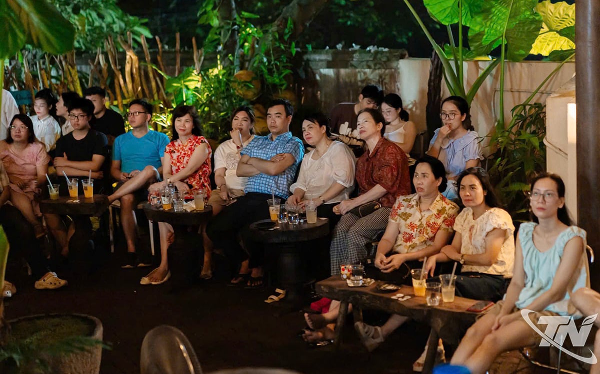 Les soirées musicales de Trinh Quan, dans le quartier de Phan Dinh Phung, sont toujours pleines.